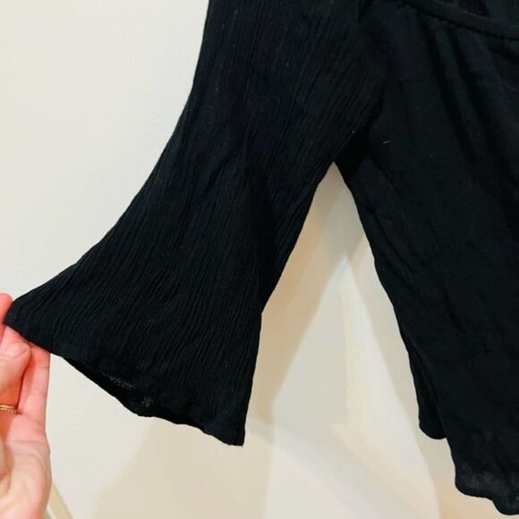 Tobi Womens Black Off the shoulder bell sleeve crop top size small s - Picture 4 of 9